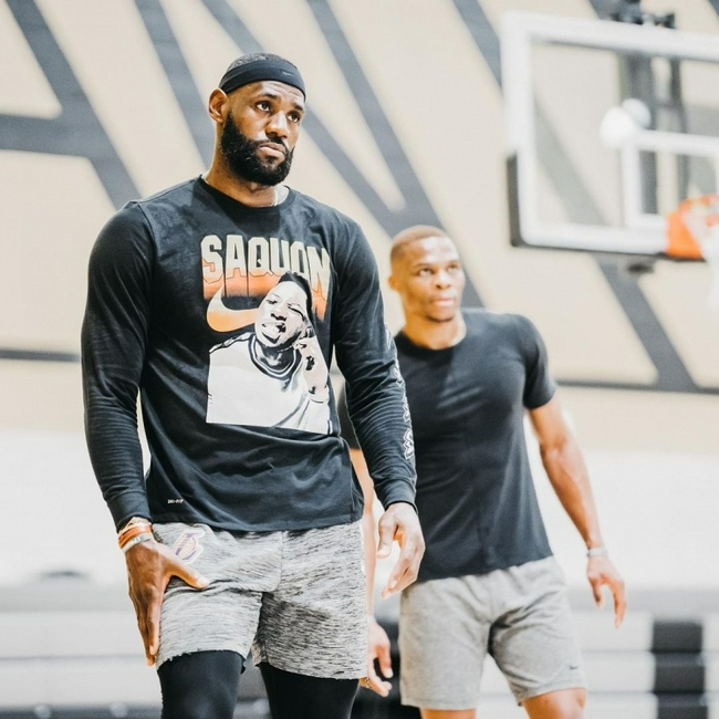 拉扯过度的 拉扯过度的